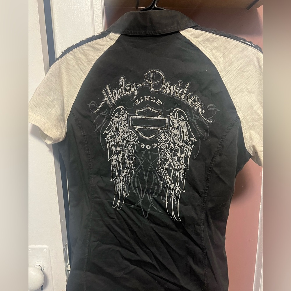 Authentic HD shirt . Size small . Gems and lace detail throughout . 🧡🖤